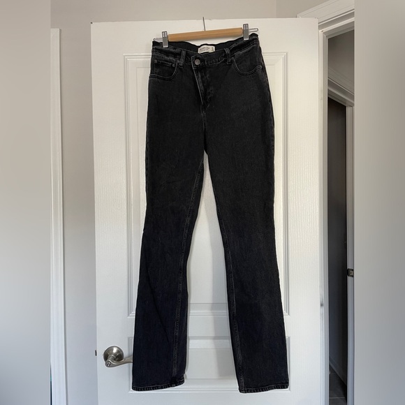 NWOT Abercrombie & Fitch Ultra High Rise 90s Slim Straight Jean - Picture 2 of 4